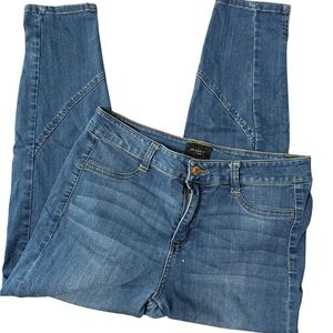 Celebrity Pink Mid-Wash Cropped‎ Jeans